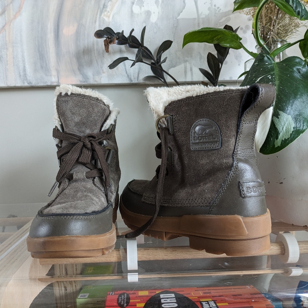 Sorel Tivoli IV Waterproof Suede Boots, size Women's 7.5, Tan/Olive, Gently Used